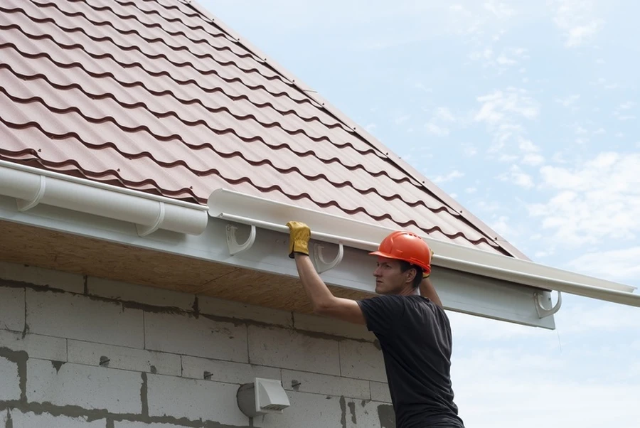 Common Gutter Issues That Damage Your Yard in Minneapolis, MN